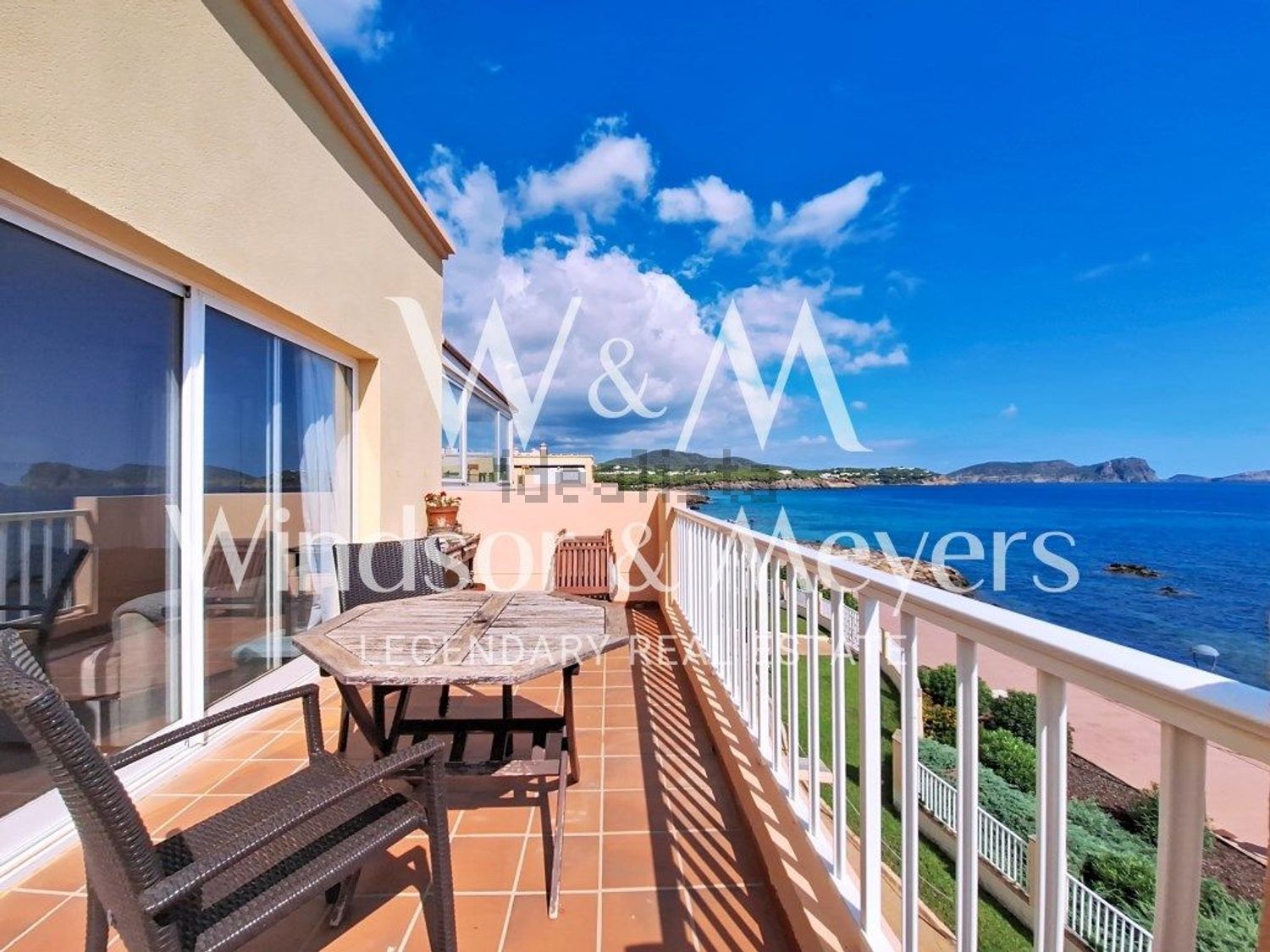 Beachfront flat in Santa Eulalia del Río