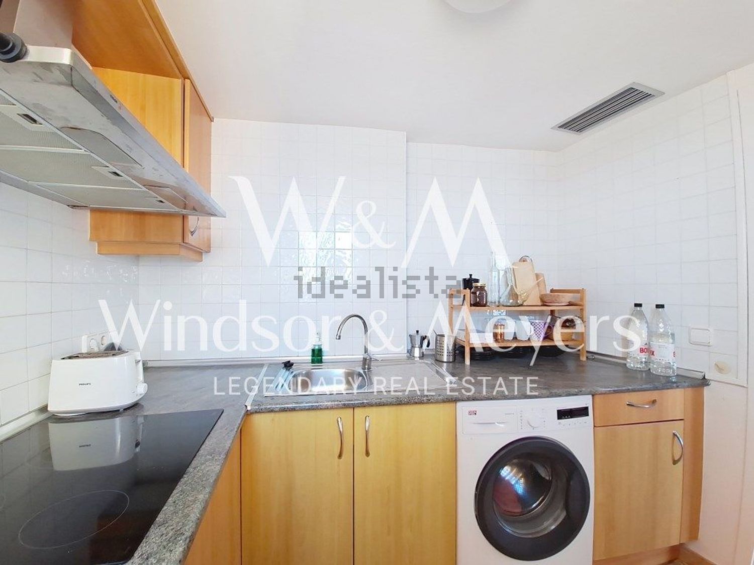 Beachfront flat in Santa Eulalia del Río — Kitchen