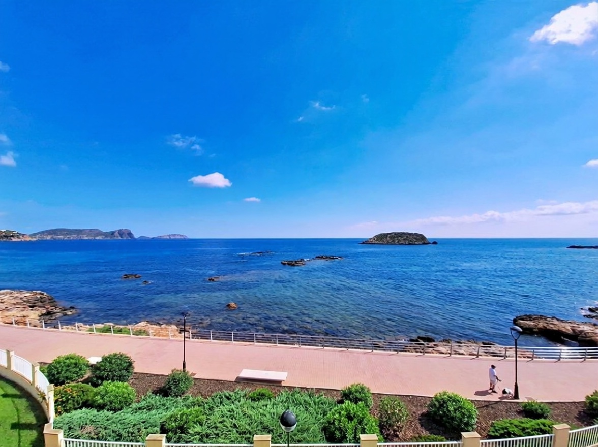 Apartamento em primeira linha de praia em Santa Eulalia del Río — Vista mar