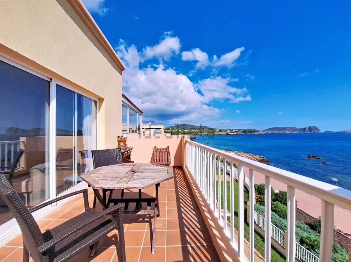 Wohnung in erste Strandlinie in Santa Eulalia del Río