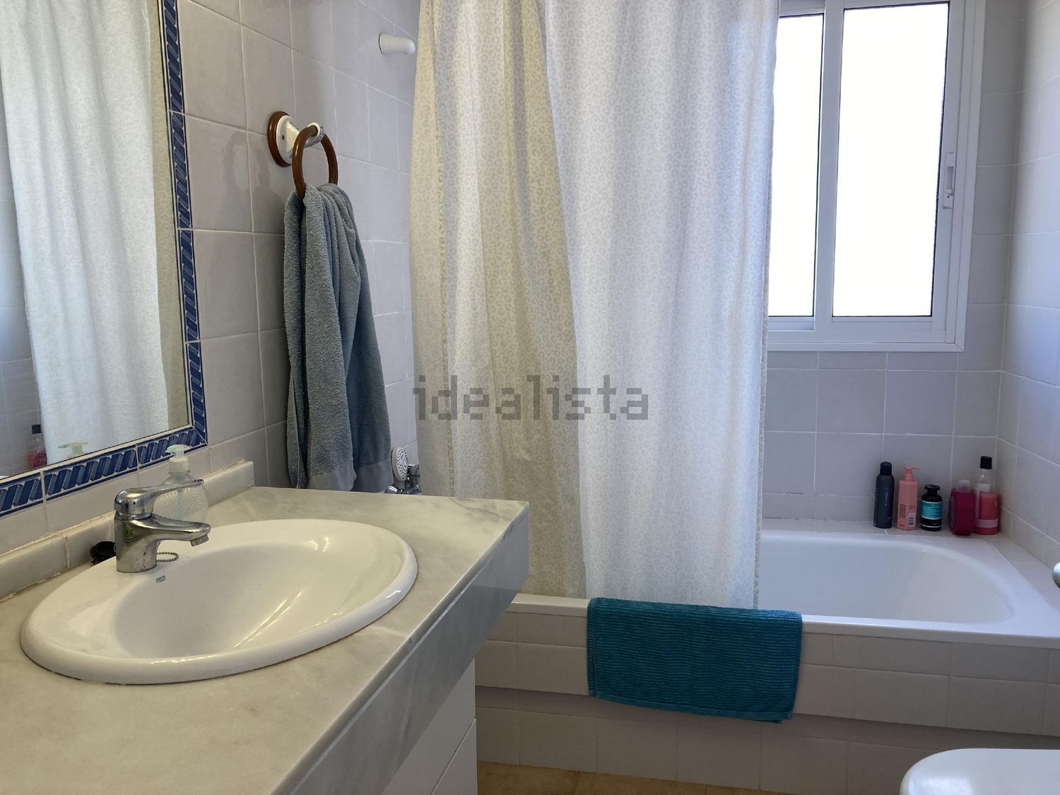 Beachfront flat in Santa Eulalia del Río — Bathroom