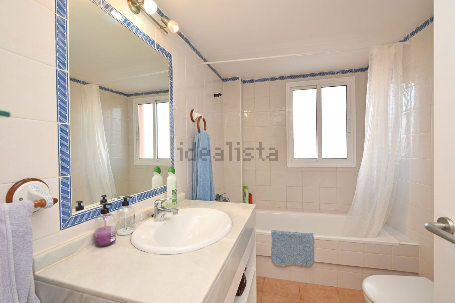 Seafront attic in Santa Eulalia del Río — Bathroom