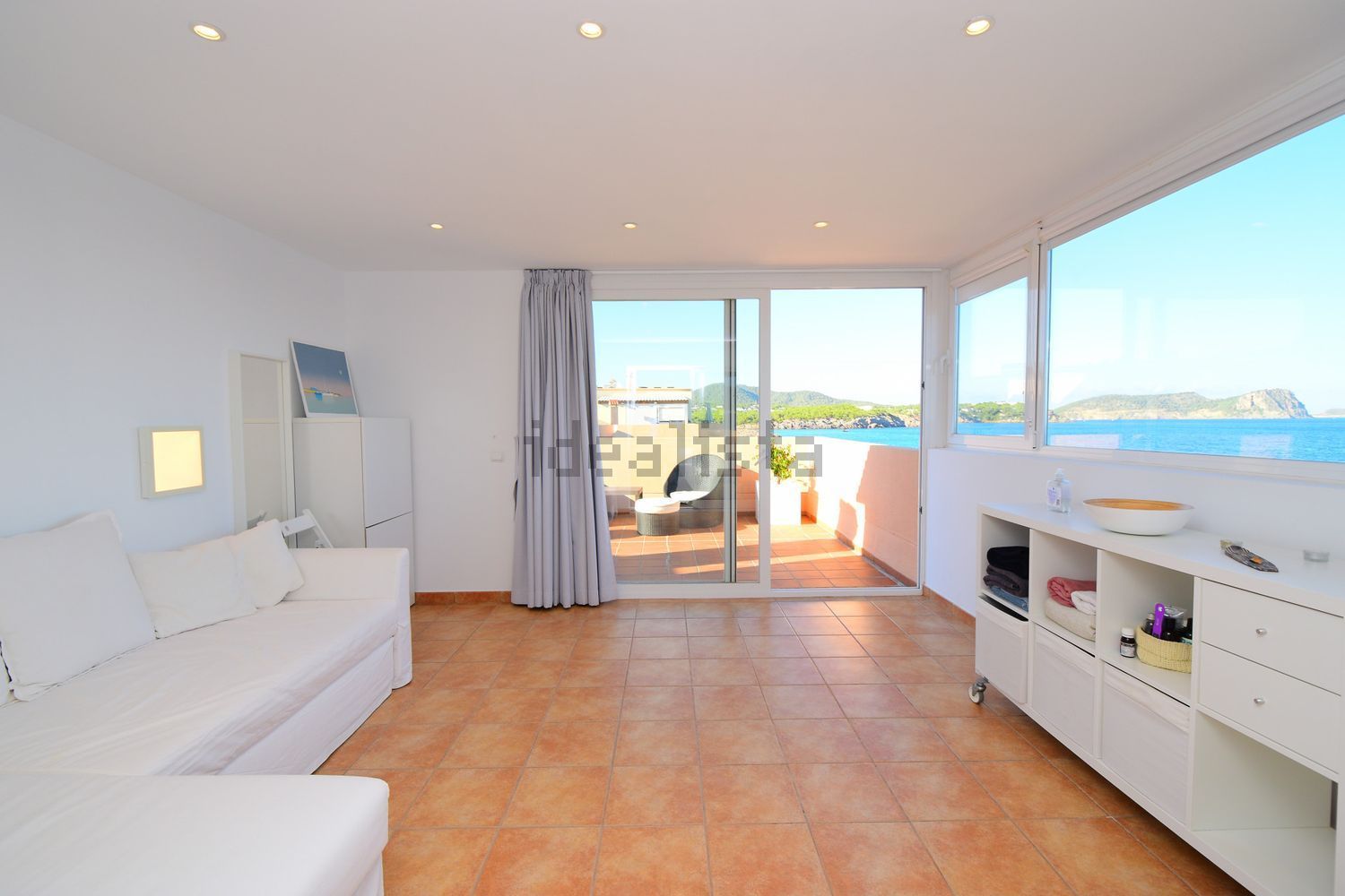 Seafront attic in Santa Eulalia del Río — Living room