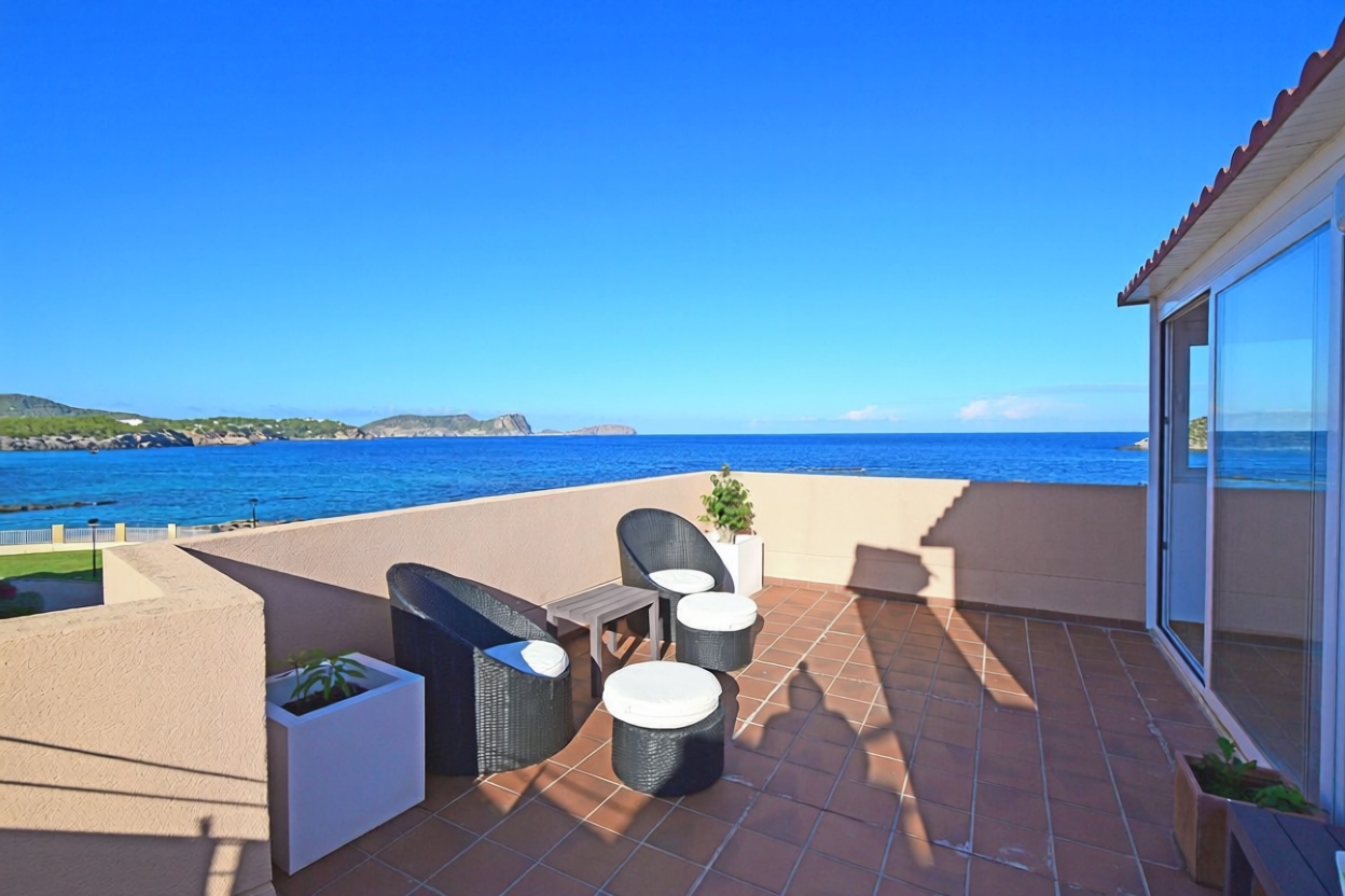Penthouse in erste Meereslinie in Santa Eulalia del Río