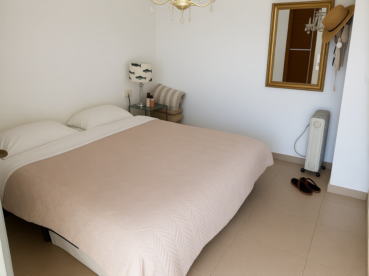 Beachfront flat in Santa Eulalia del Río — Bedroom