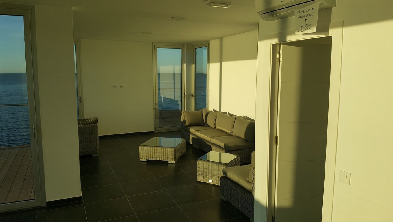 Beachfront flat in Sant Josep de sa Talaia — Living room