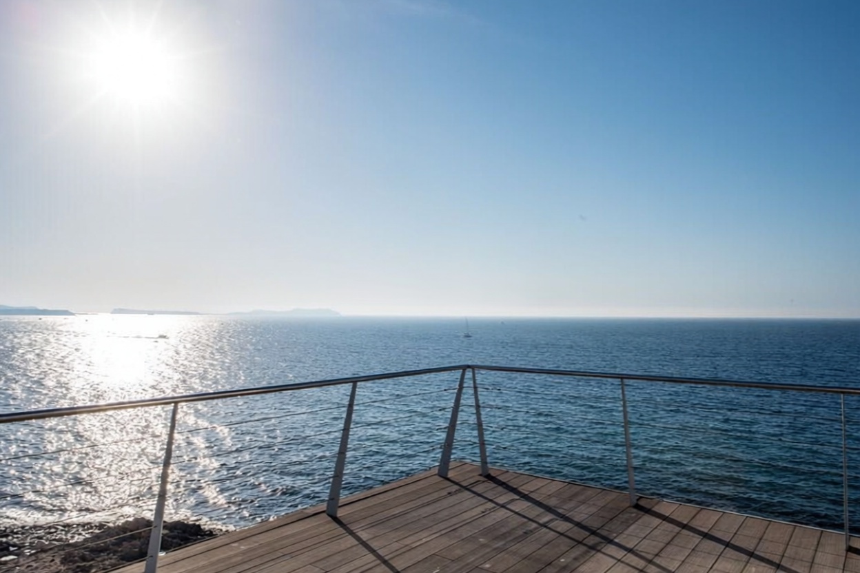 Beachfront flat in Sant Josep de sa Talaia — Sea terrace