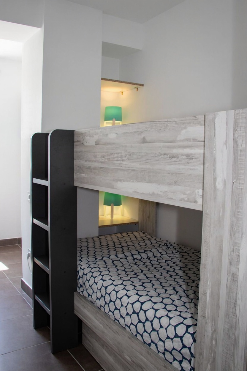 Beachfront flat in Sant Josep de sa Talaia — Bedroom