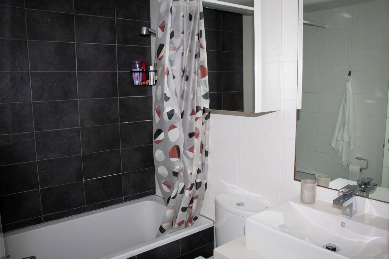 Beachfront flat in Sant Josep de sa Talaia — Bathroom