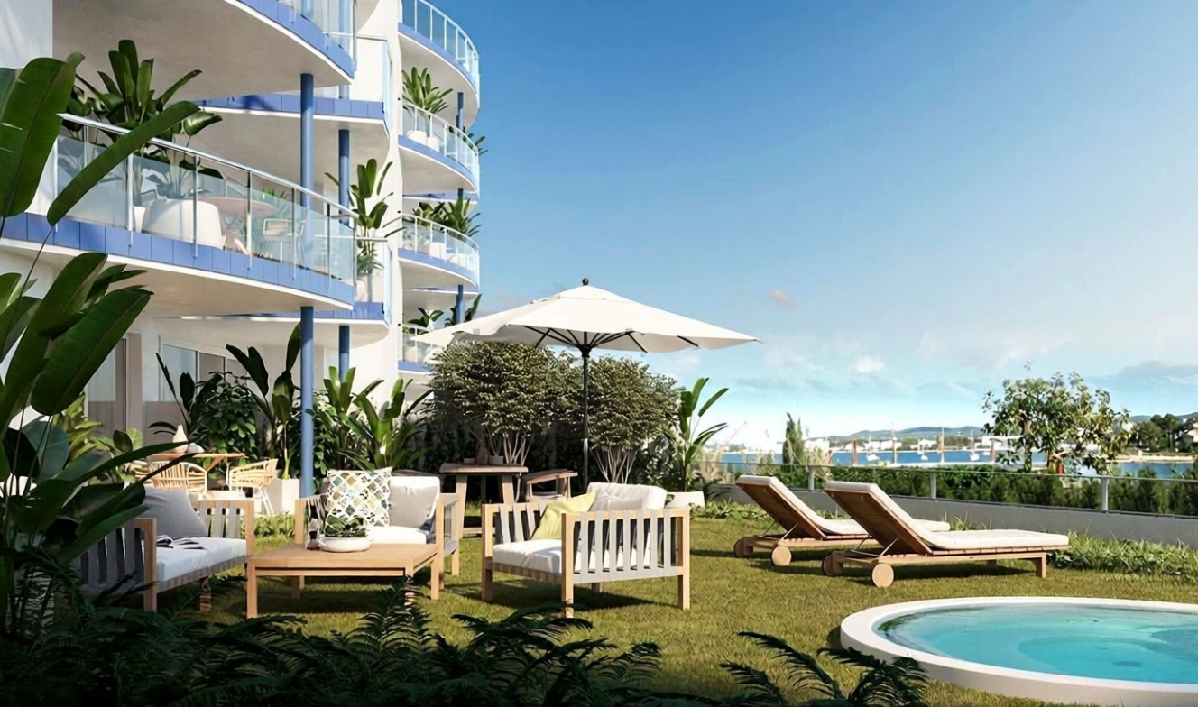 Beachfront flat in Sant Josep de sa Talaia