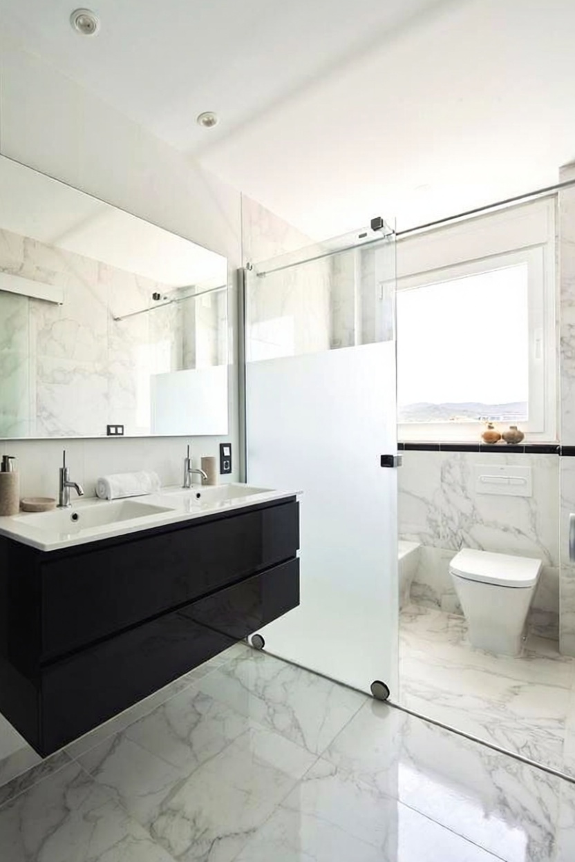 Beachfront flat in Sant Josep de sa Talaia — Bathroom