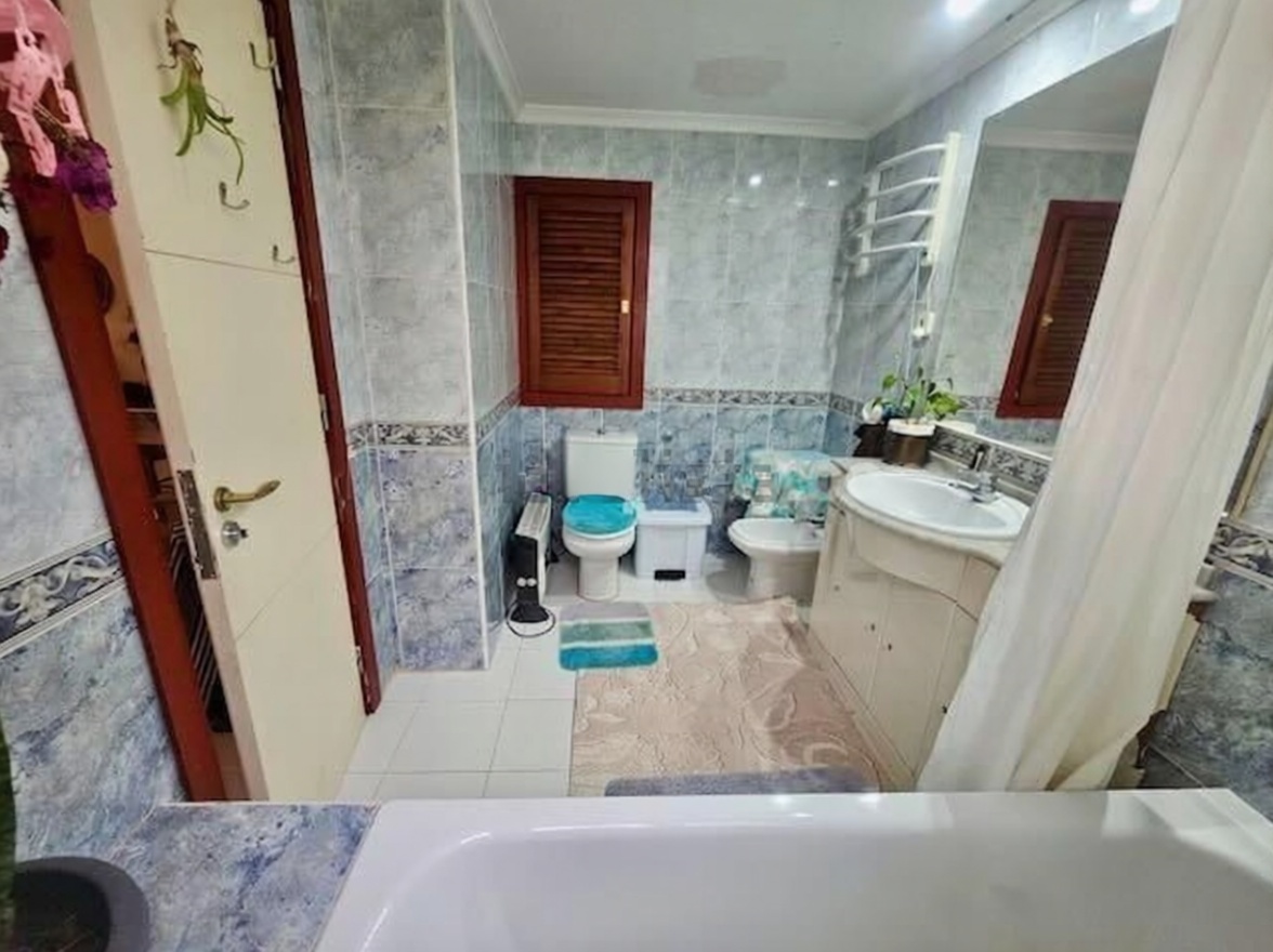 Beachfront flat in Sant Josep de sa Talaia — Bathroom