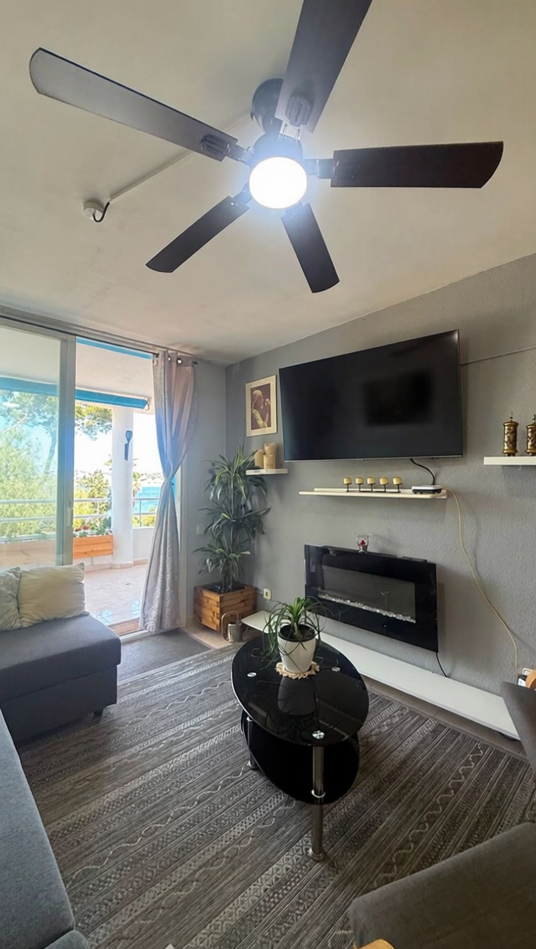 Beachfront flat in Sant Josep de sa Talaia — Living room