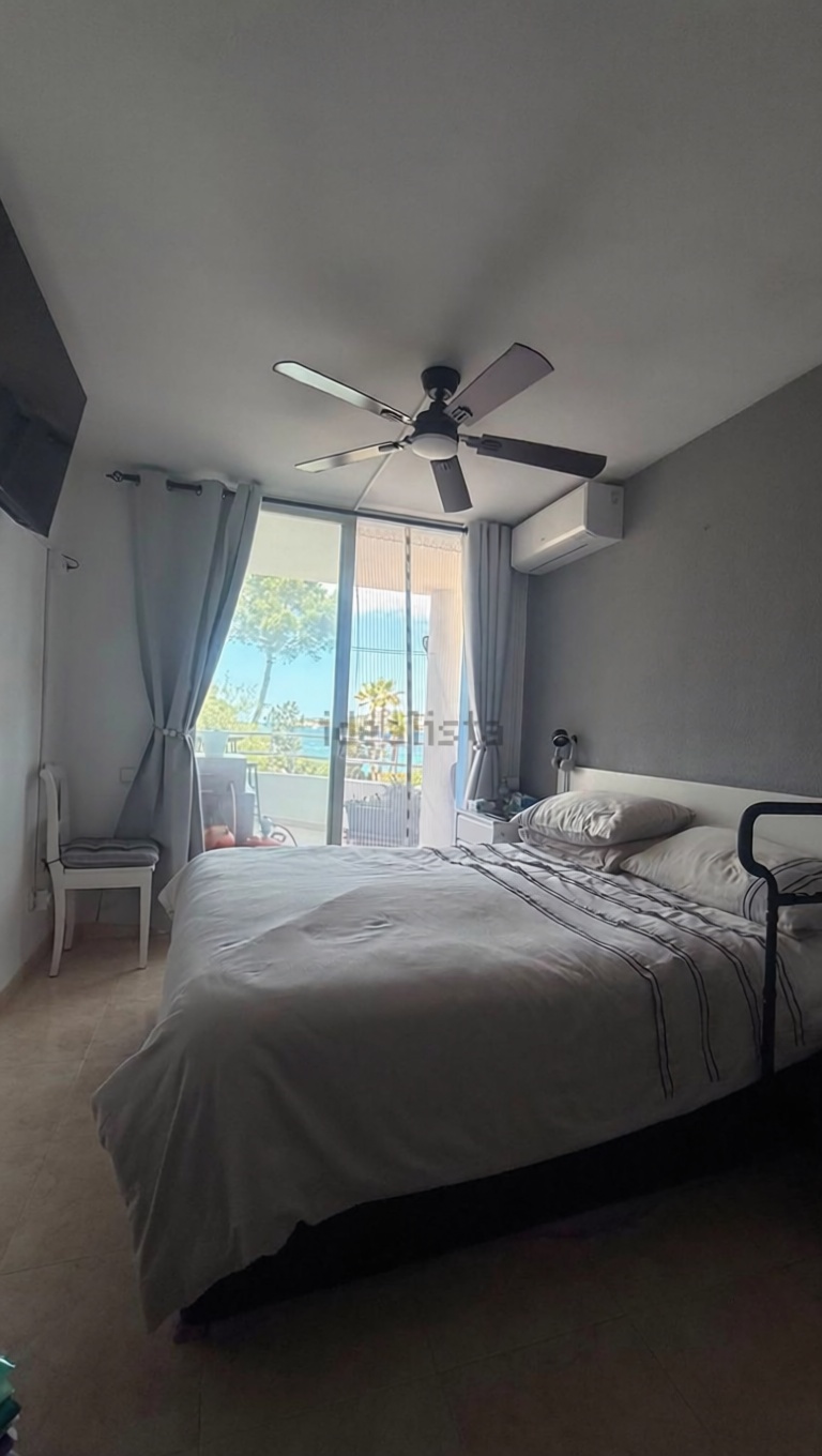 Beachfront flat in Sant Josep de sa Talaia — Bedroom