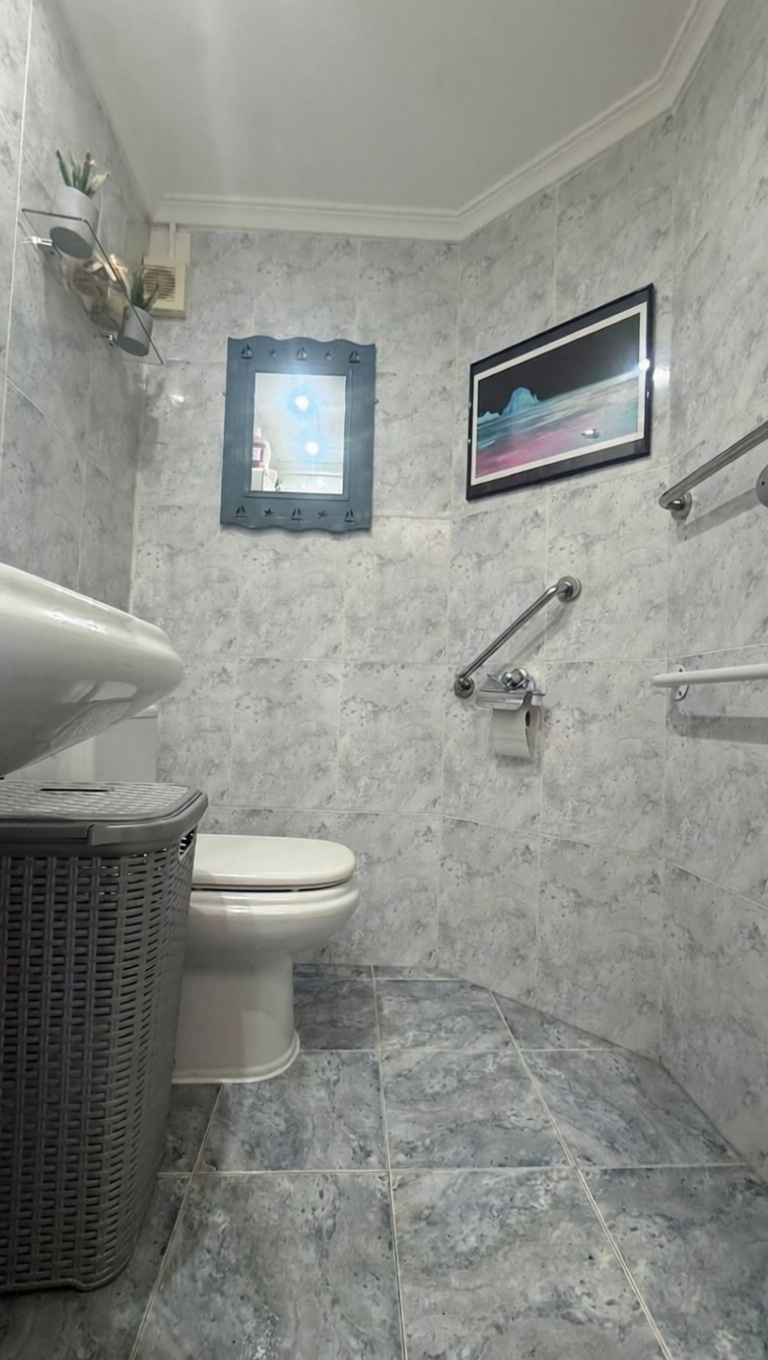 Beachfront flat in Sant Josep de sa Talaia — Bathroom
