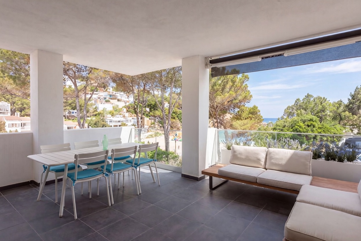 Beachfront flat in Sant Josep de sa Talaia