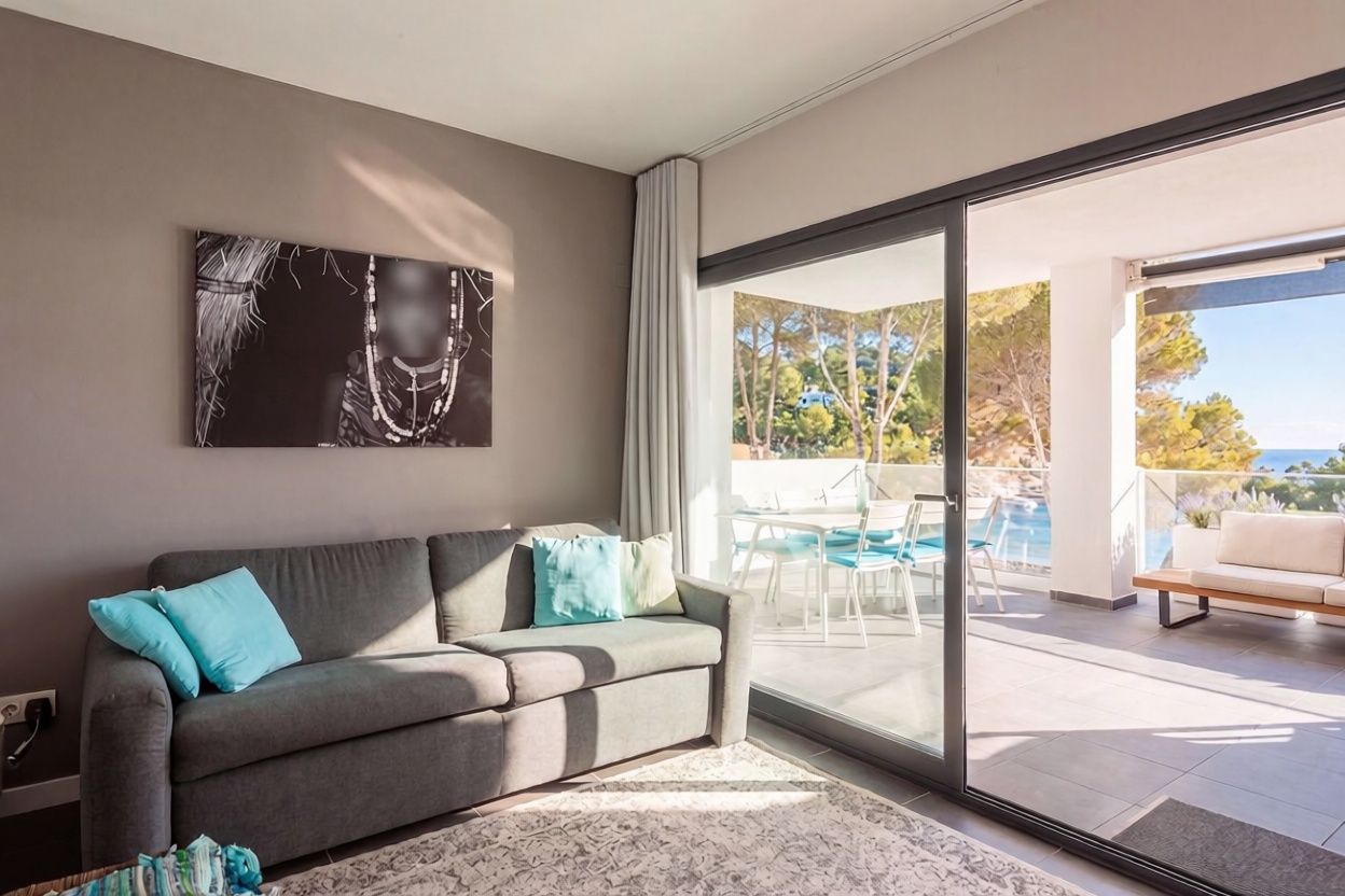 Beachfront flat in Sant Josep de sa Talaia — Living room