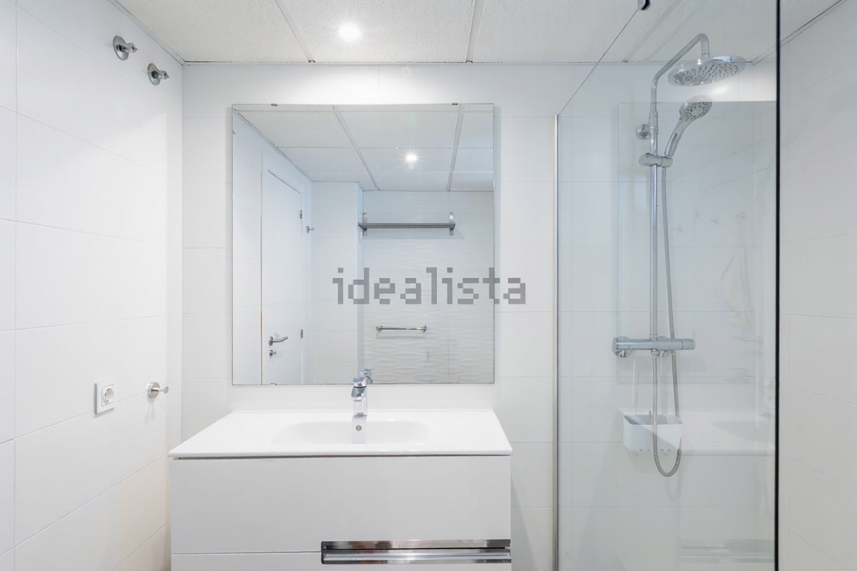 Beachfront flat in Sant Josep de sa Talaia — Bathroom