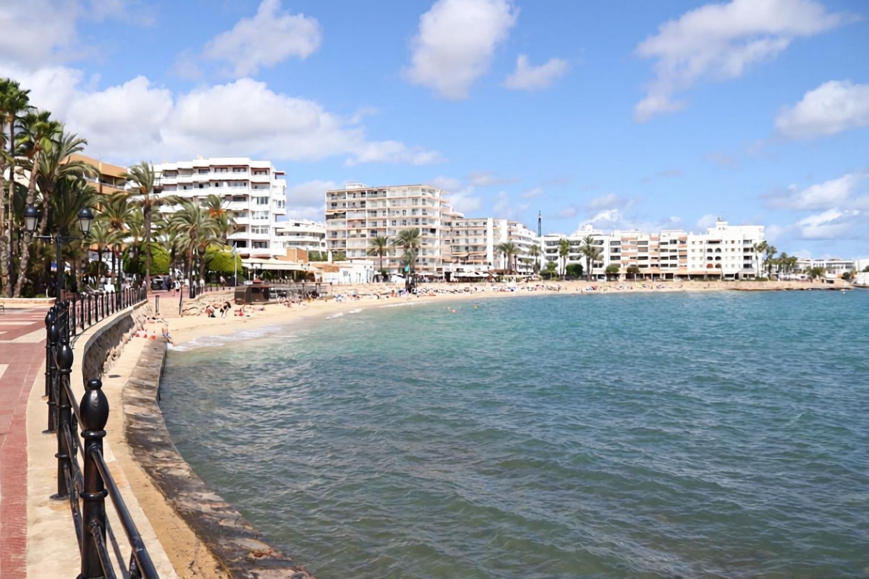 Wohnung in erste Strandlinie in Santa Eulalia del Río