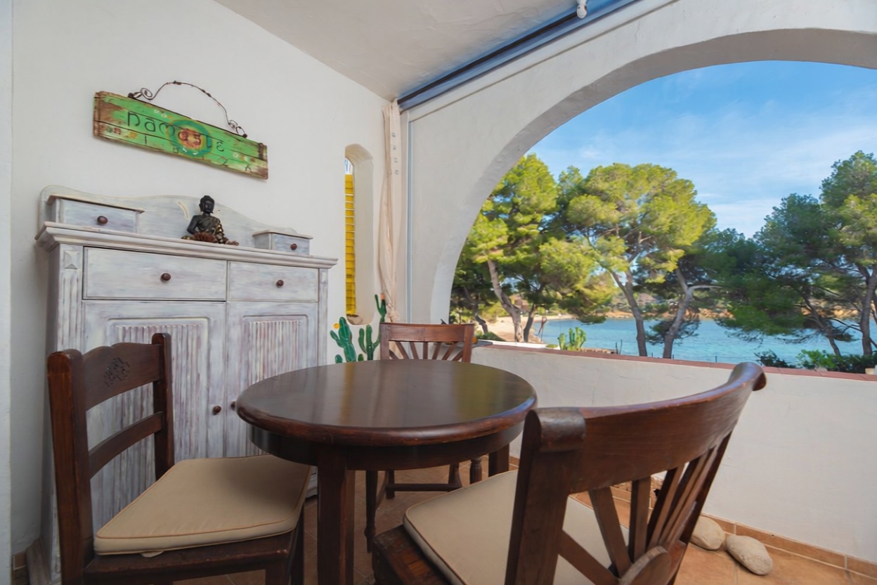 Wohnung in erste Strandlinie in Santa Eulalia del Río