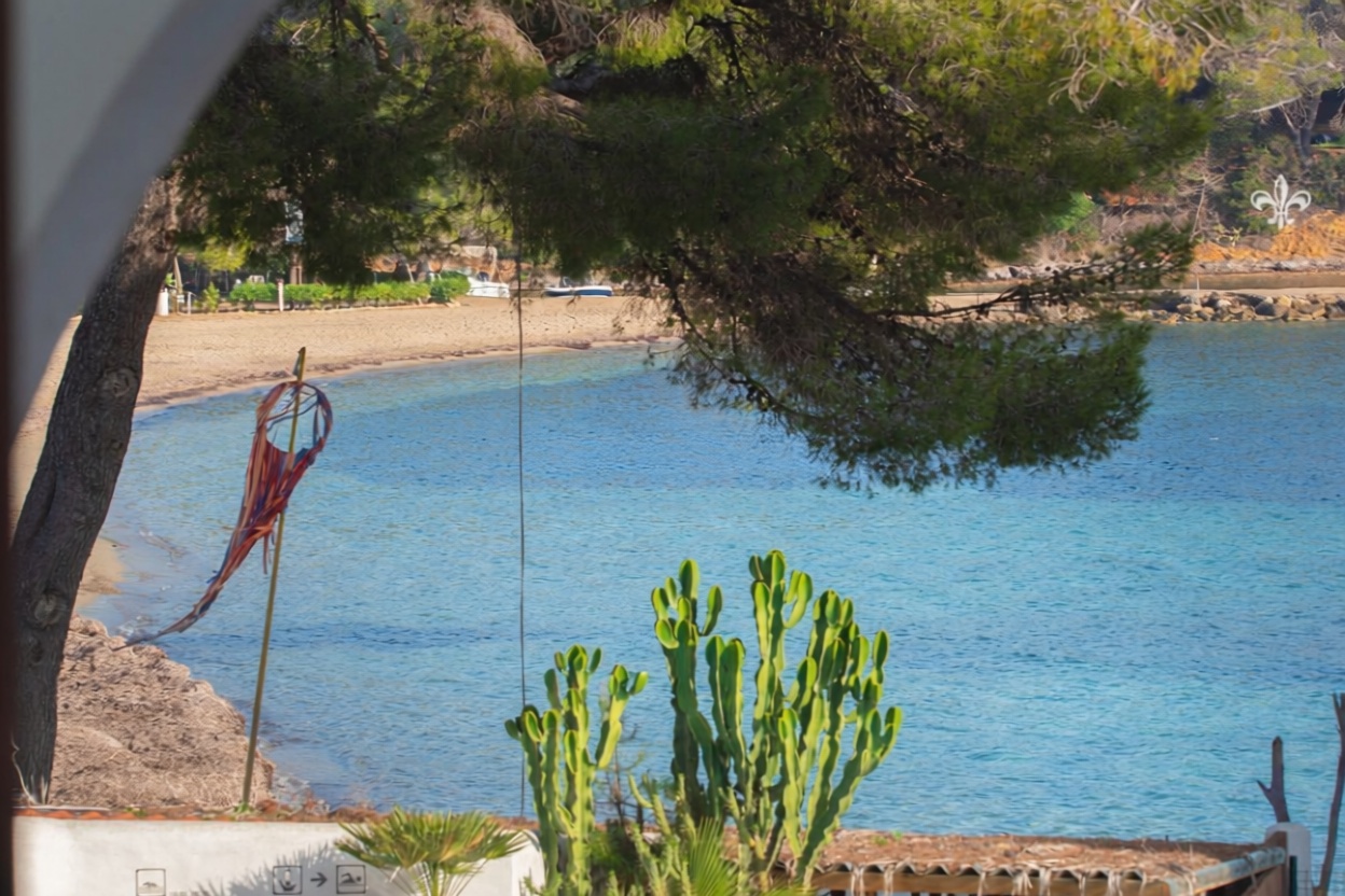 Apartamento em primeira linha de praia em Santa Eulalia del Río — Vista mar