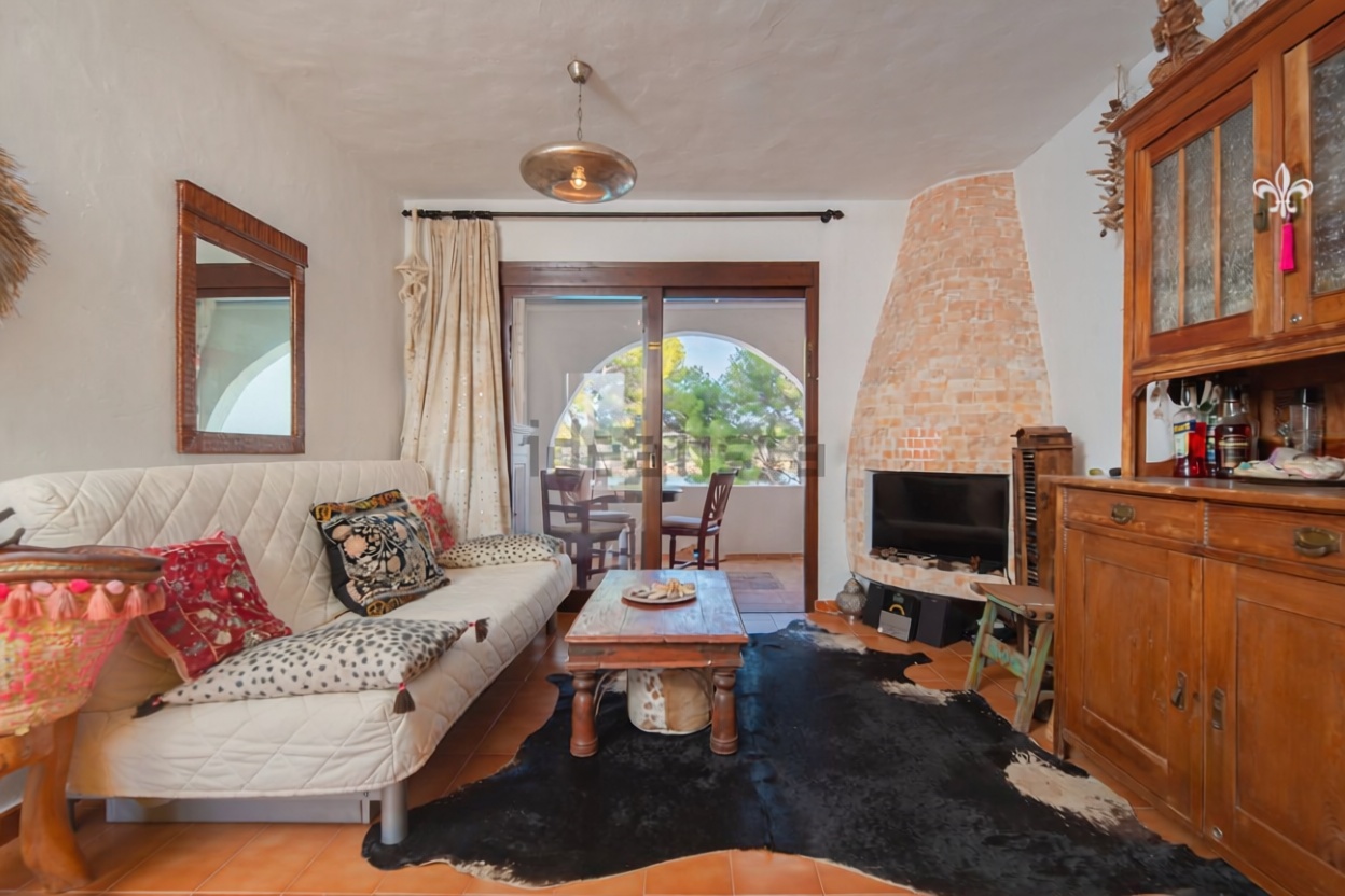 Apartamento em primeira linha de praia em Santa Eulalia del Río — Sala