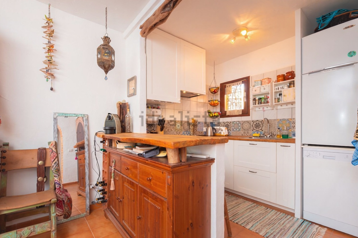 Apartamento em primeira linha de praia em Santa Eulalia del Río — Cozinha