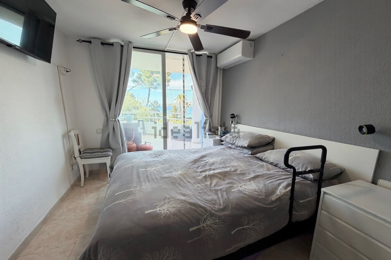 Beachfront flat in Sant Josep de sa Talaia — Bedroom