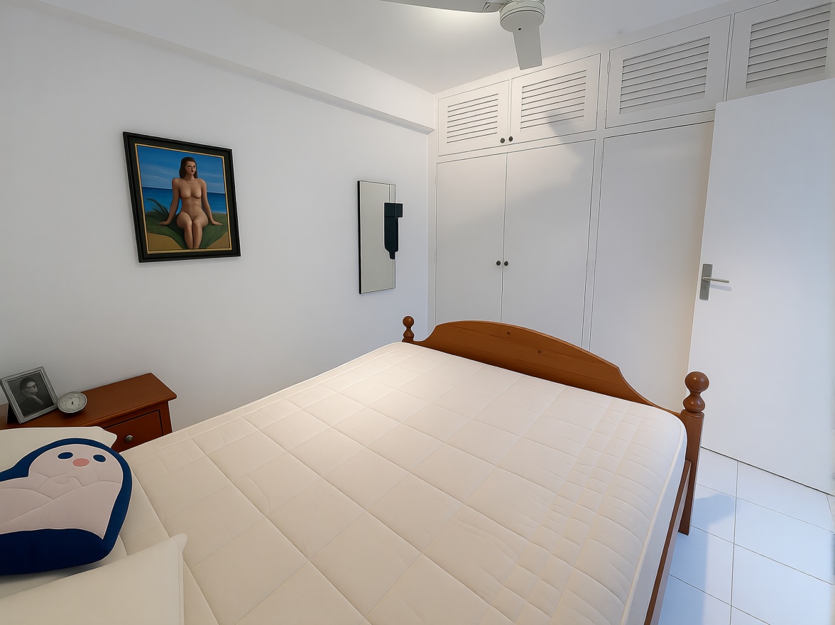 Beachfront flat in Sant Antoni de Portmany — Bedroom