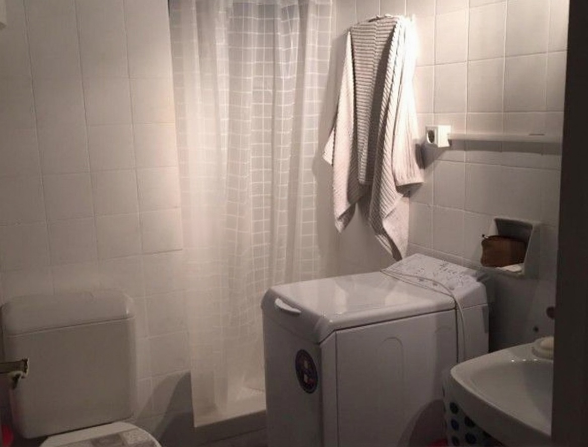 Beachfront flat in Sant Antoni de Portmany — Bathroom