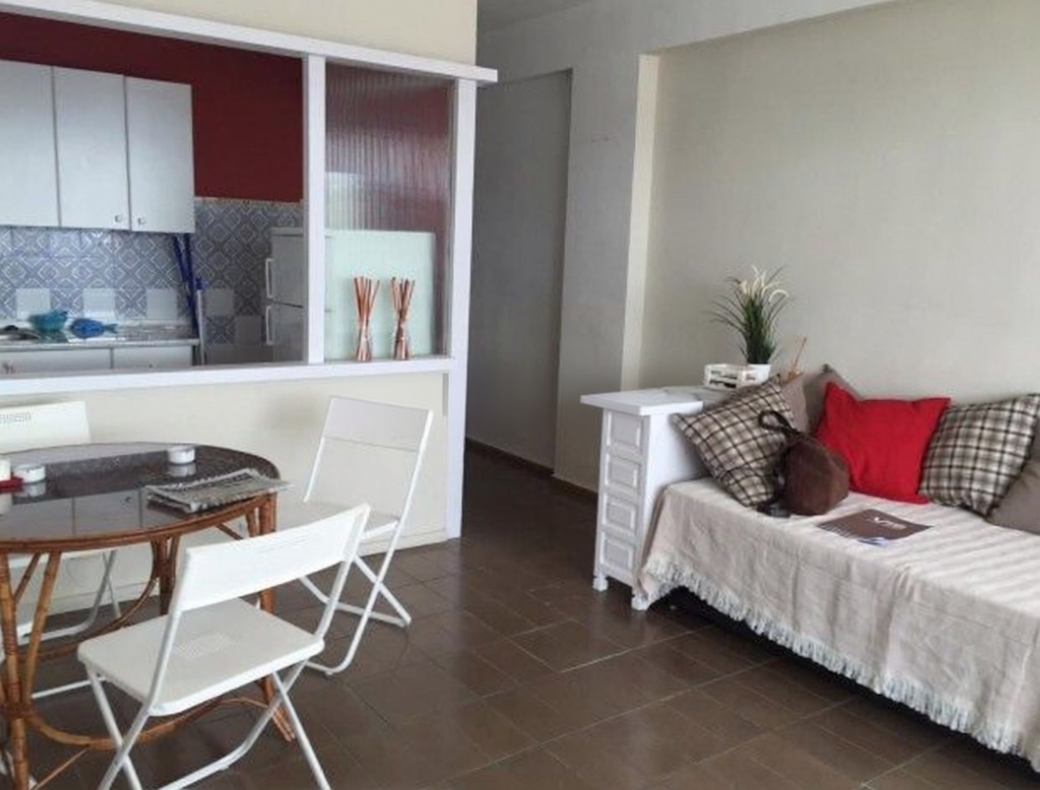 Beachfront flat in Sant Antoni de Portmany — Living room
