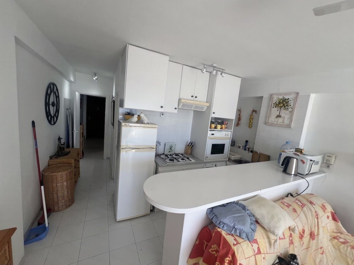 Beachfront flat in Sant Antoni de Portmany — Kitchen