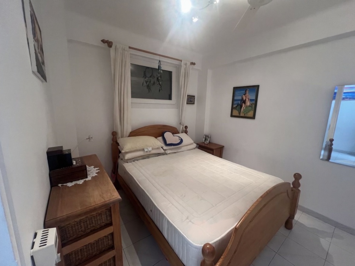 Beachfront flat in Sant Antoni de Portmany — Bedroom