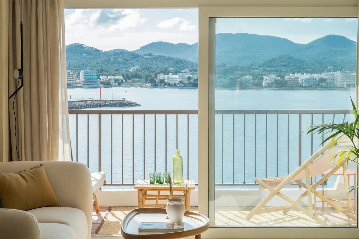 Beachfront flat in Sant Antoni de Portmany