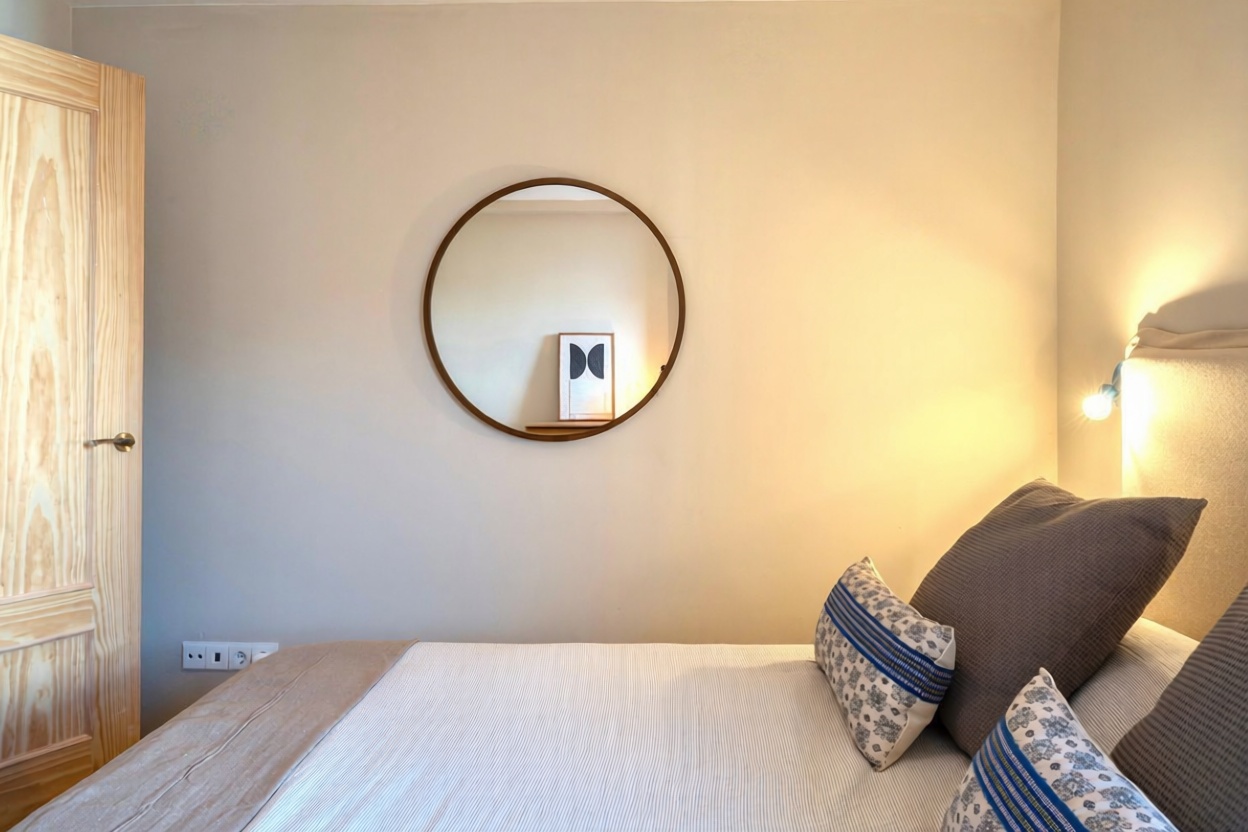 Beachfront flat in Sant Antoni de Portmany — Bedroom