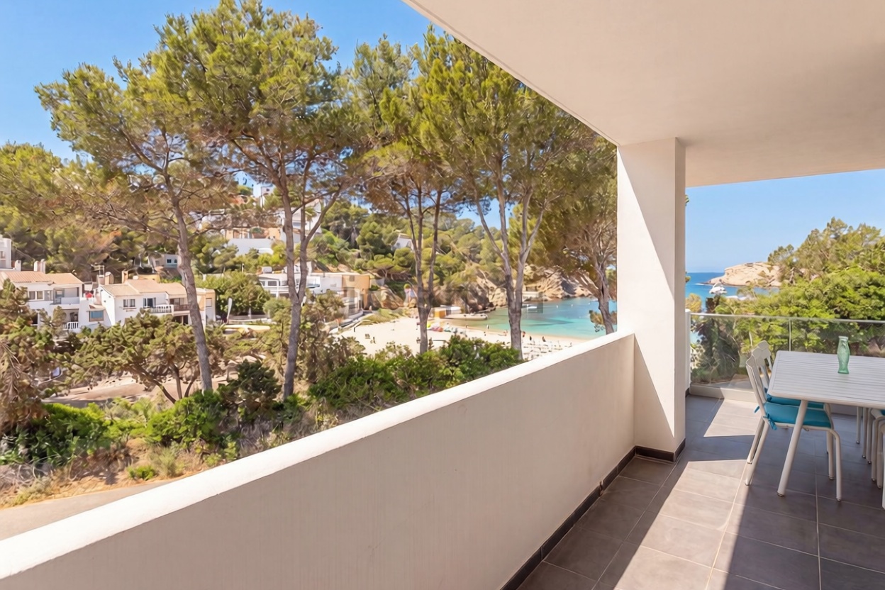 Beachfront flat in Sant Josep de sa Talaia