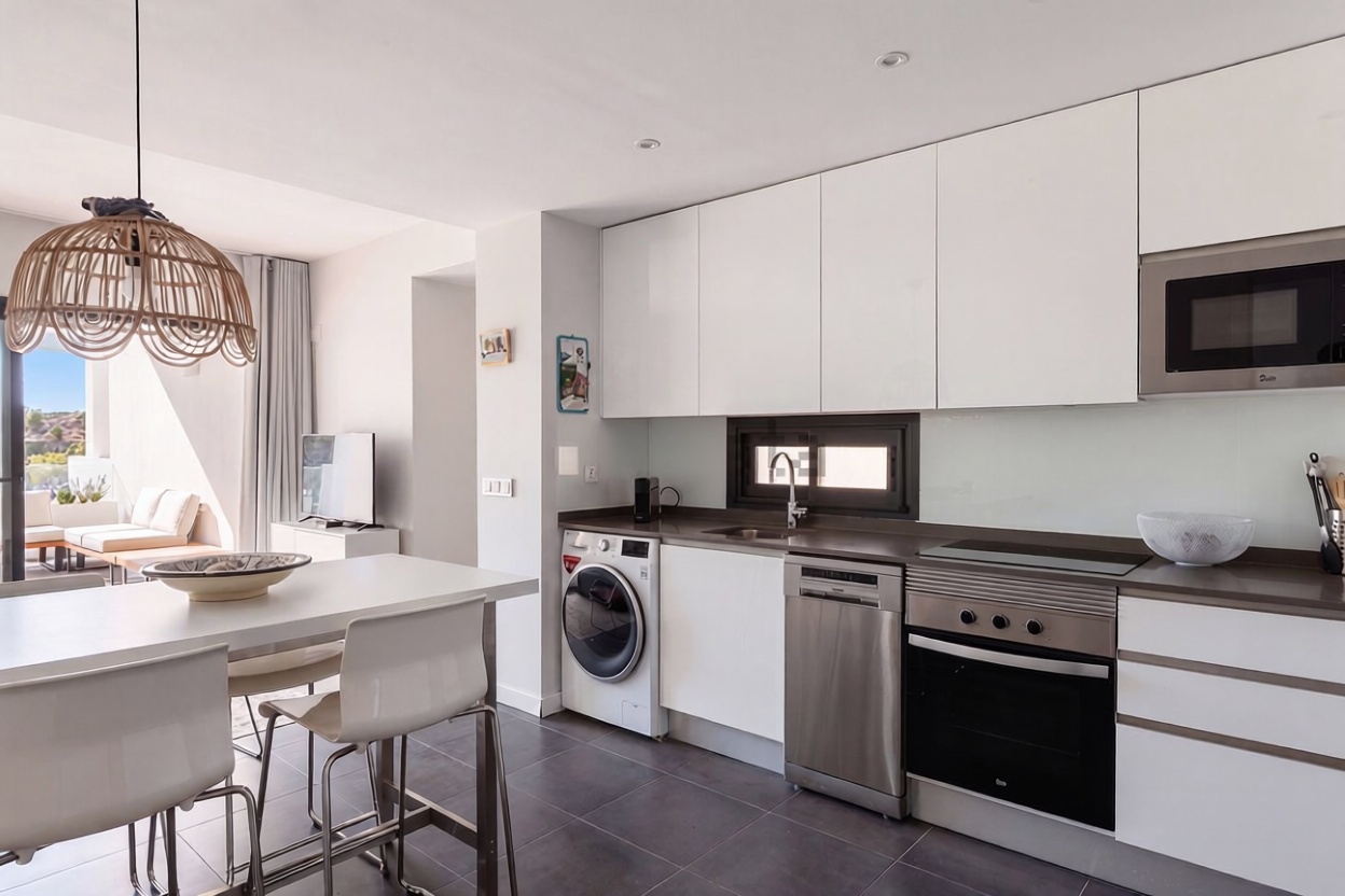 Beachfront flat in Sant Josep de sa Talaia — Kitchen