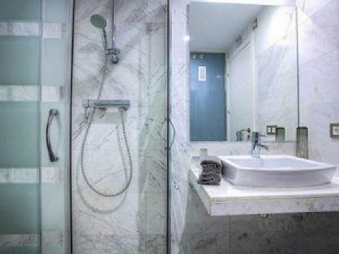 Wohnung in erste Strandlinie in Eivissa — Bad