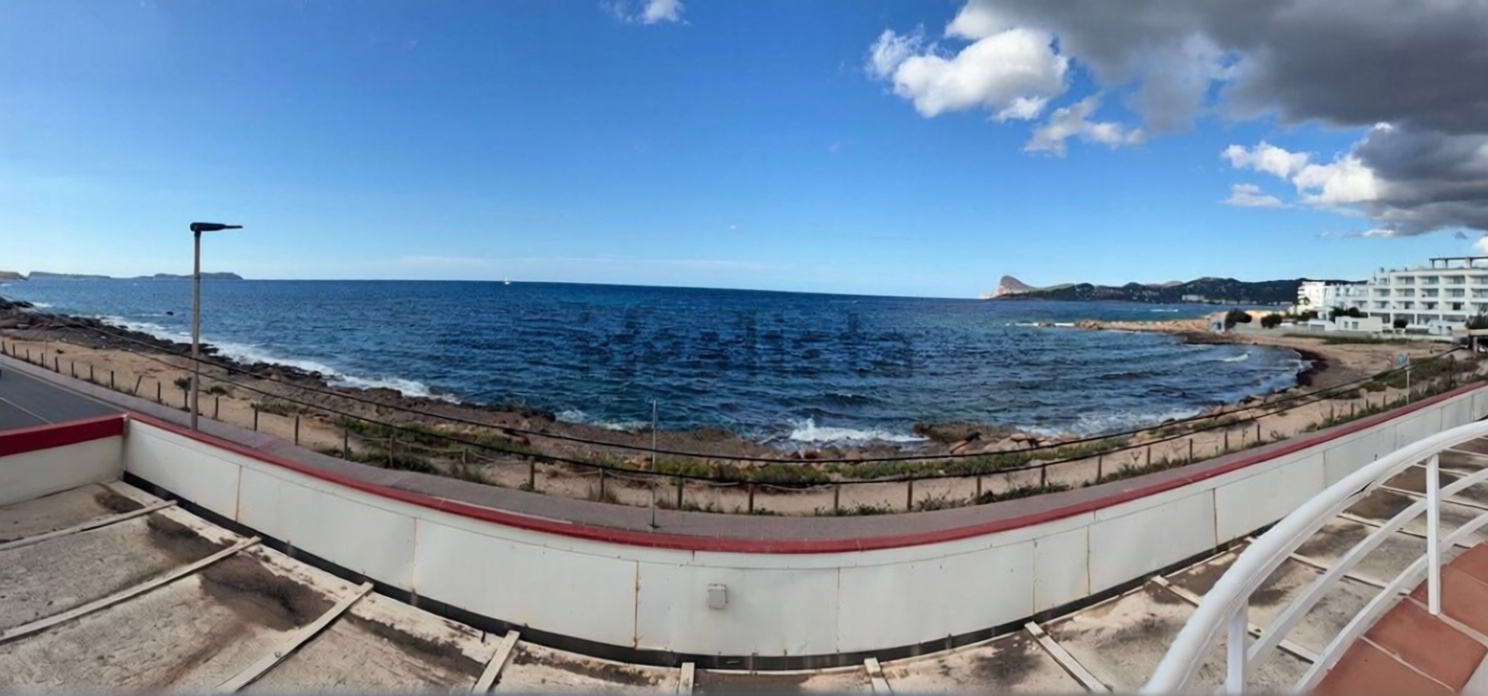 Beachfront flat in Sant Josep de sa Talaia