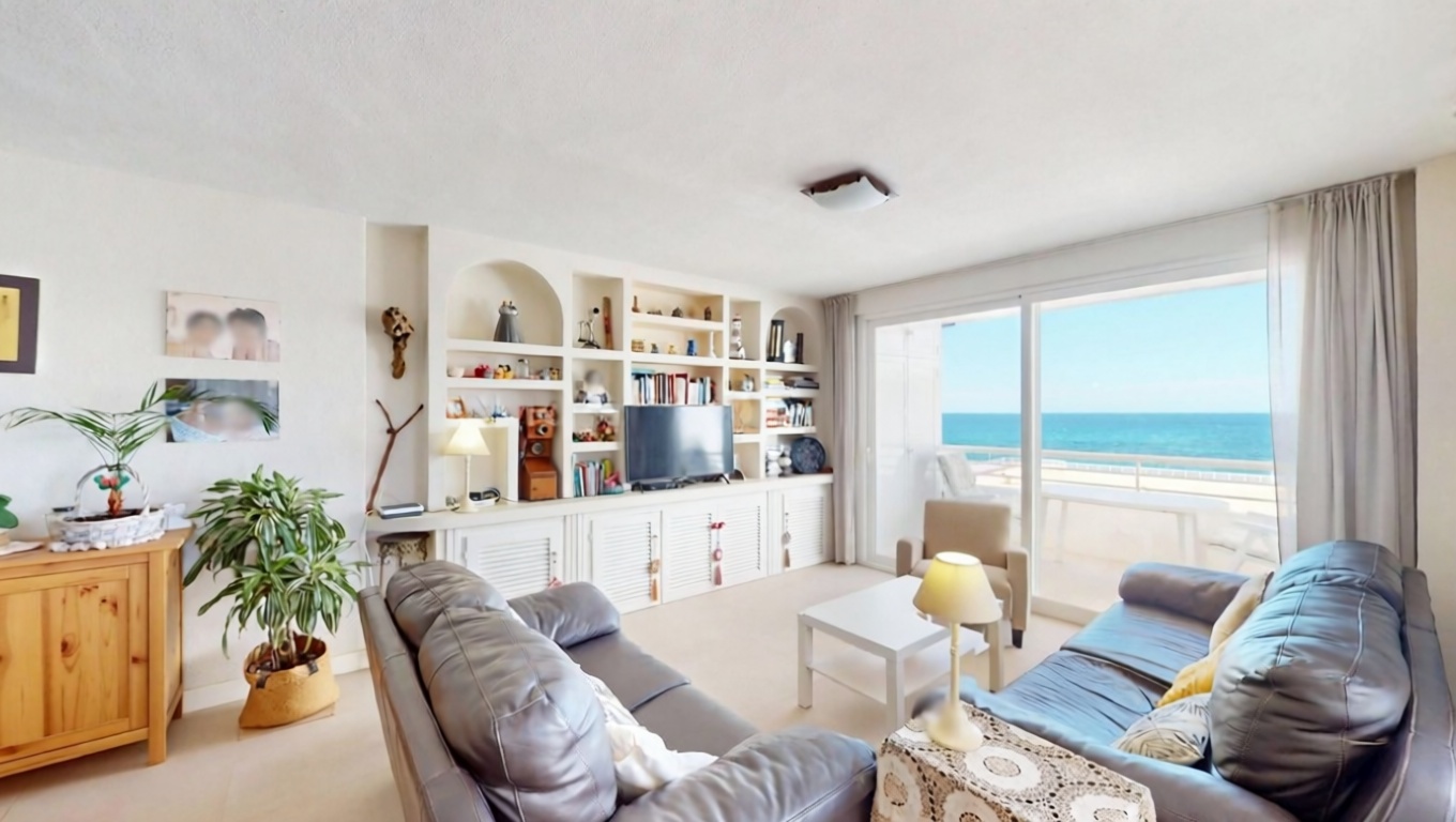 Beachfront flat in Sant Josep de sa Talaia — Living room