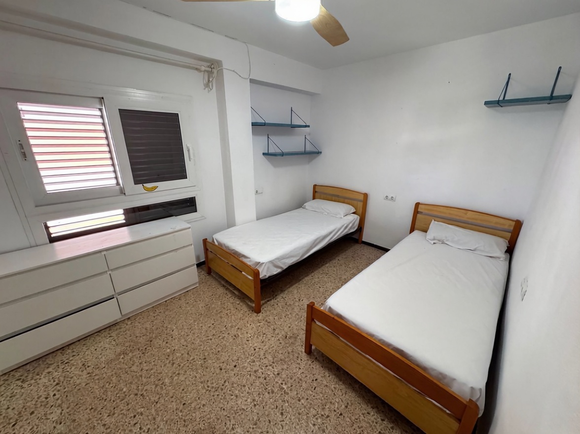 Beachfront flat in Sant Antoni de Portmany — Bedroom
