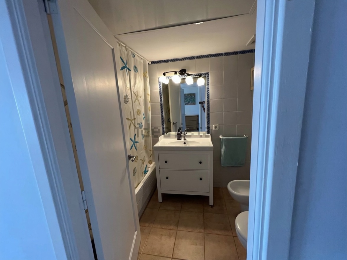 Seafront attic in Santa Eulalia del Río — Bathroom