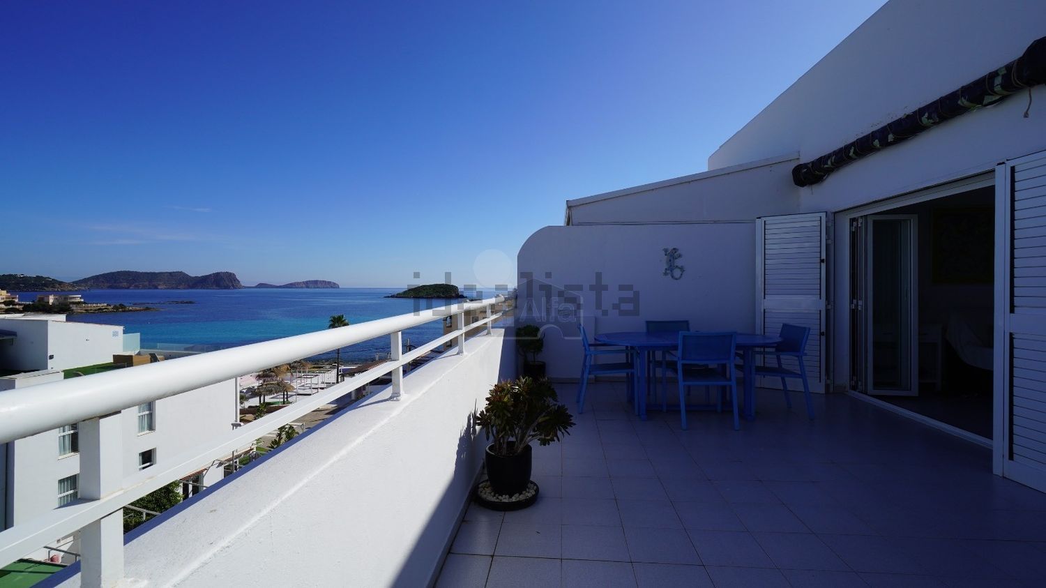 Penthouse in erste Meereslinie in Santa Eulalia del Río — Meerterrasse