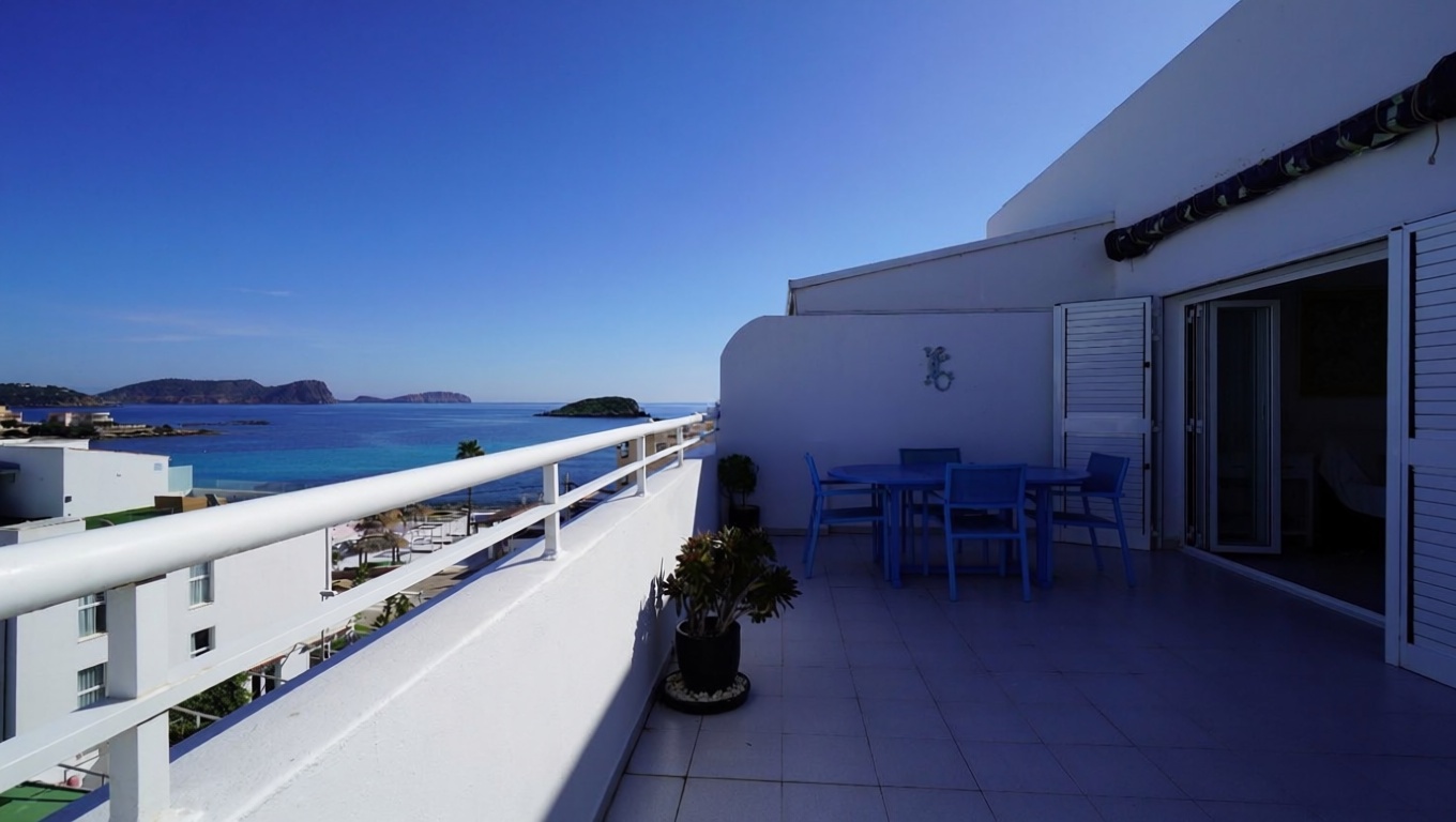 Ático em primeira linha de mar em Santa Eulalia del Río — Terraço mar