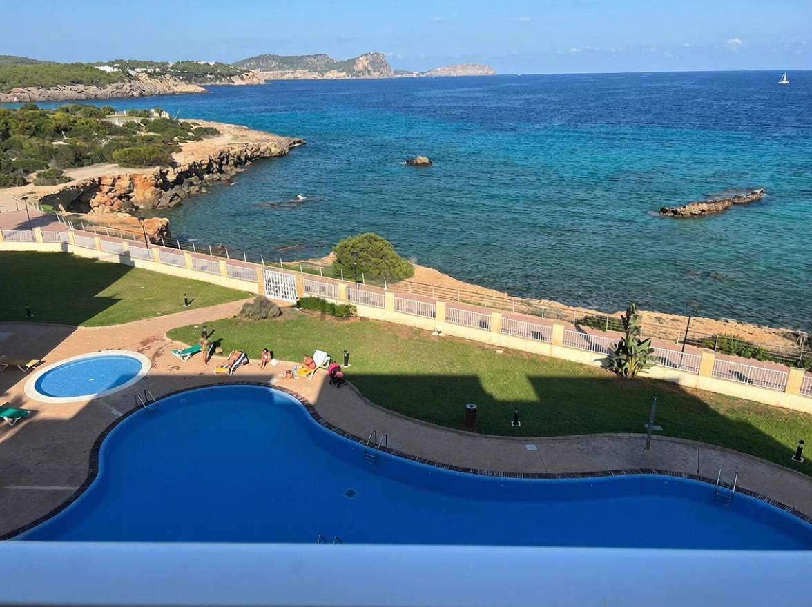 Penthouse in erste Meereslinie in Santa Eulalia del Río — Meerblick