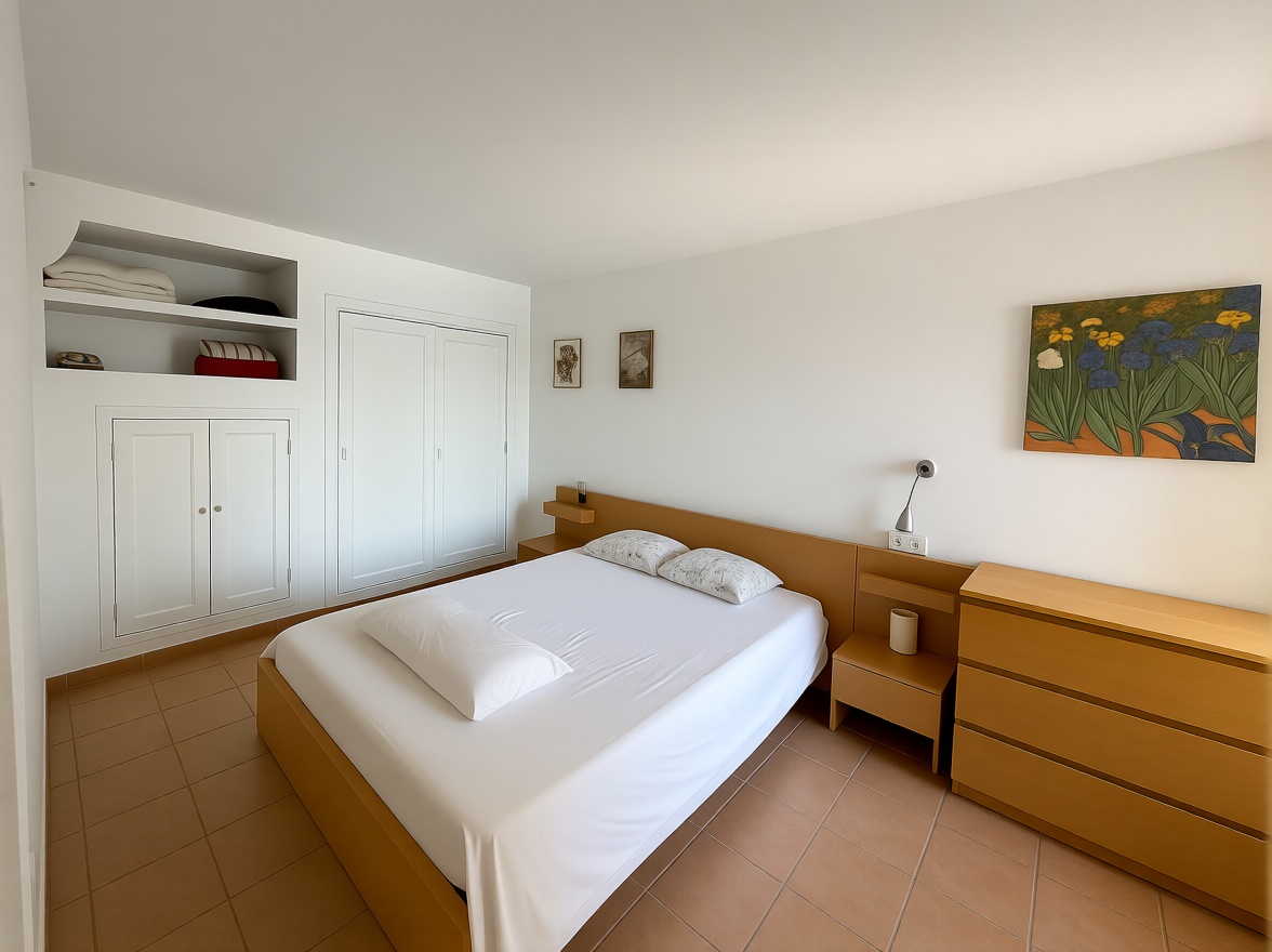 Beachfront flat in Santa Eulalia del Río — Bedroom
