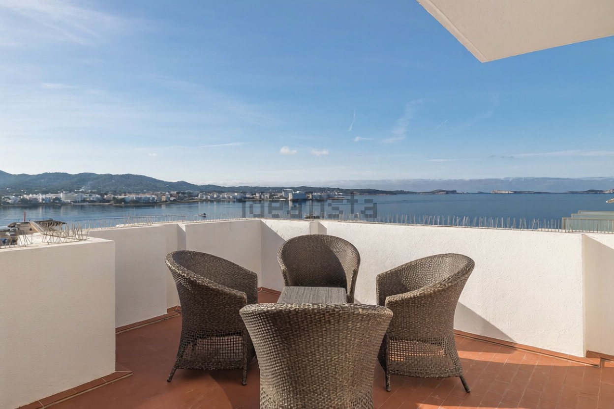 Seafront attic in Sant Antoni de Portmany — Sea terrace