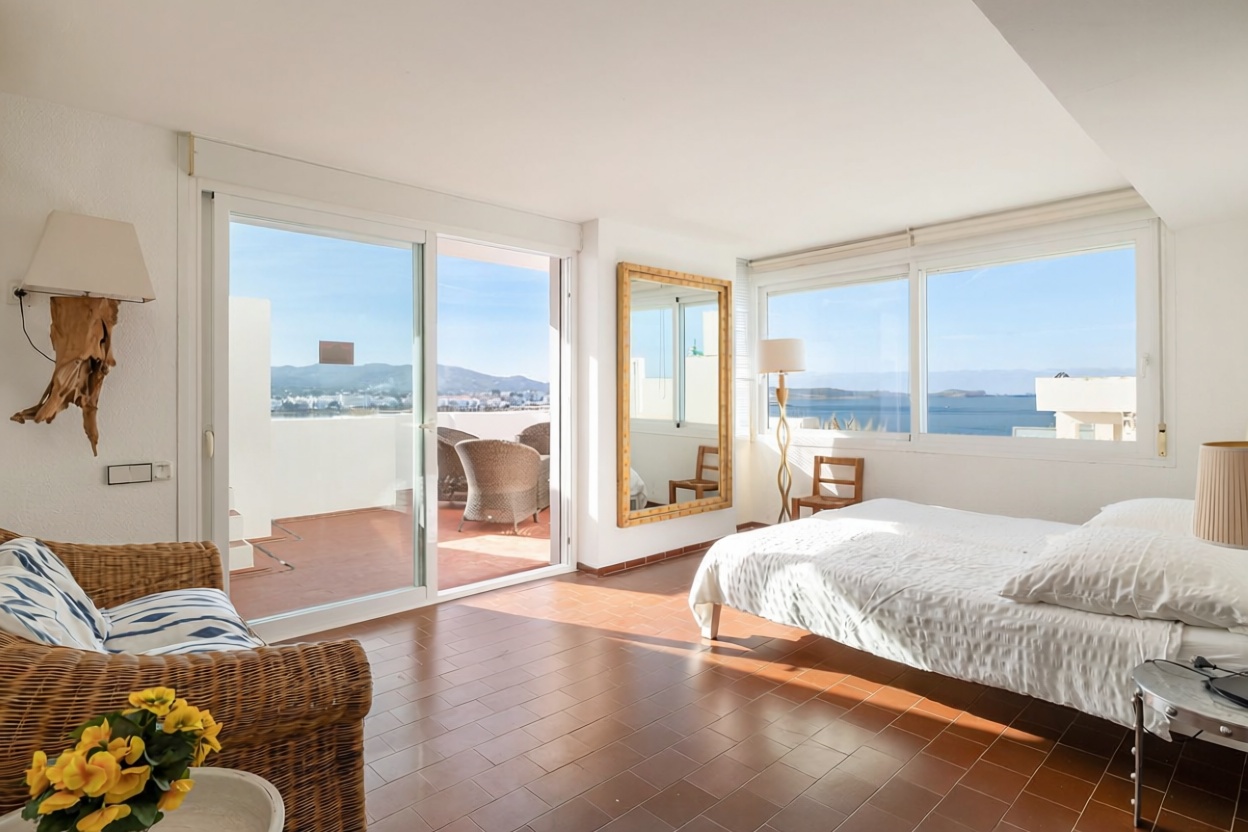 Seafront attic in Sant Antoni de Portmany — Bedroom