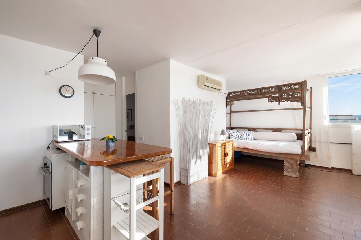 Seafront attic in Sant Antoni de Portmany — Kitchen