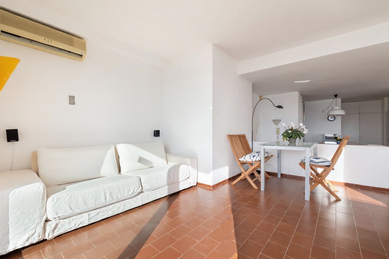 Seafront attic in Sant Antoni de Portmany — Living room